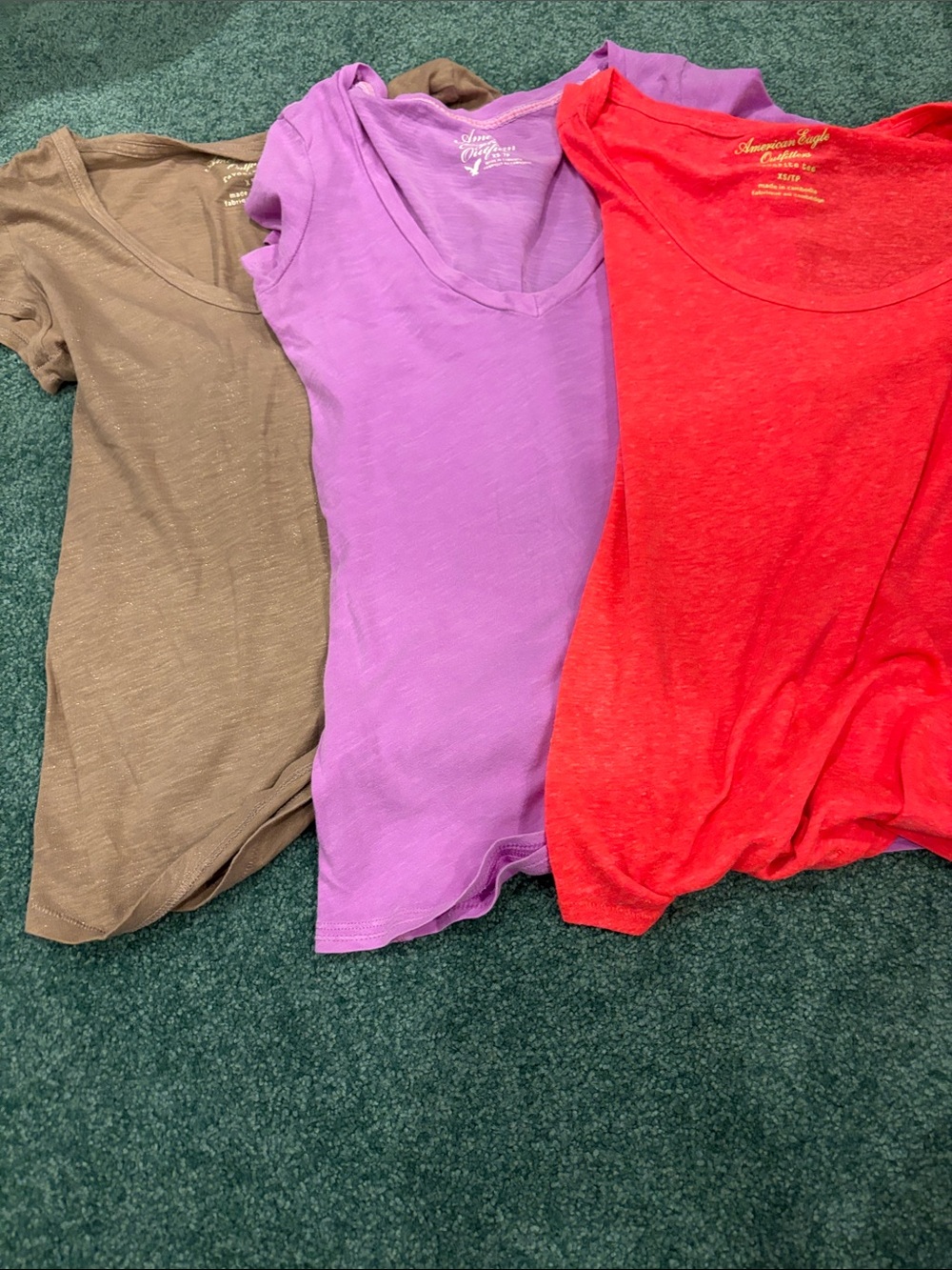 American Eagle XS Tee Bundle 3 Tops V Neck Scoop Neck Beige Purple Coral